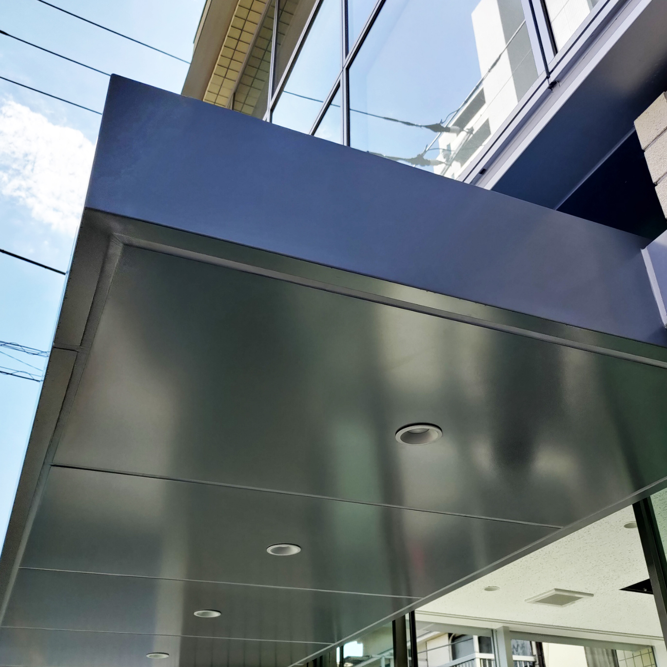 施工実績10:アルミ庇パネル